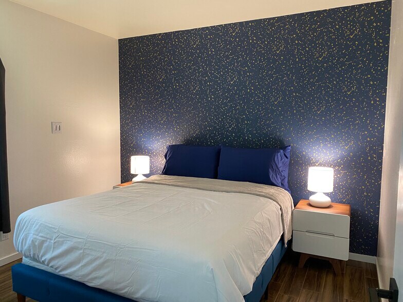 Bedroom 2 - 2872 E Ventura Rd