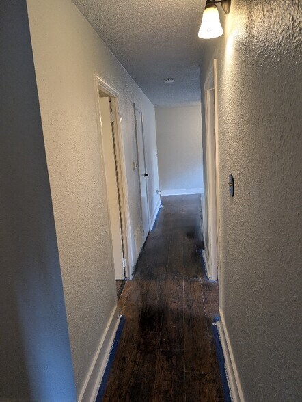 Building Photo - 802 Desota Pl
