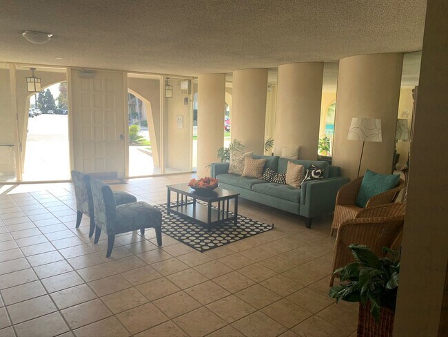 Building Photo - FANTASTIC CONDO IN THE HEART OF BELMONT SHORES/BLUFF PARK!