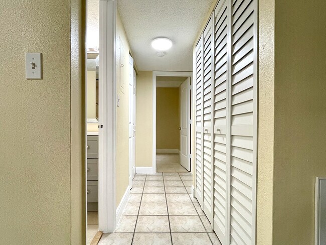 Building Photo - 1005 S Flagler Ave