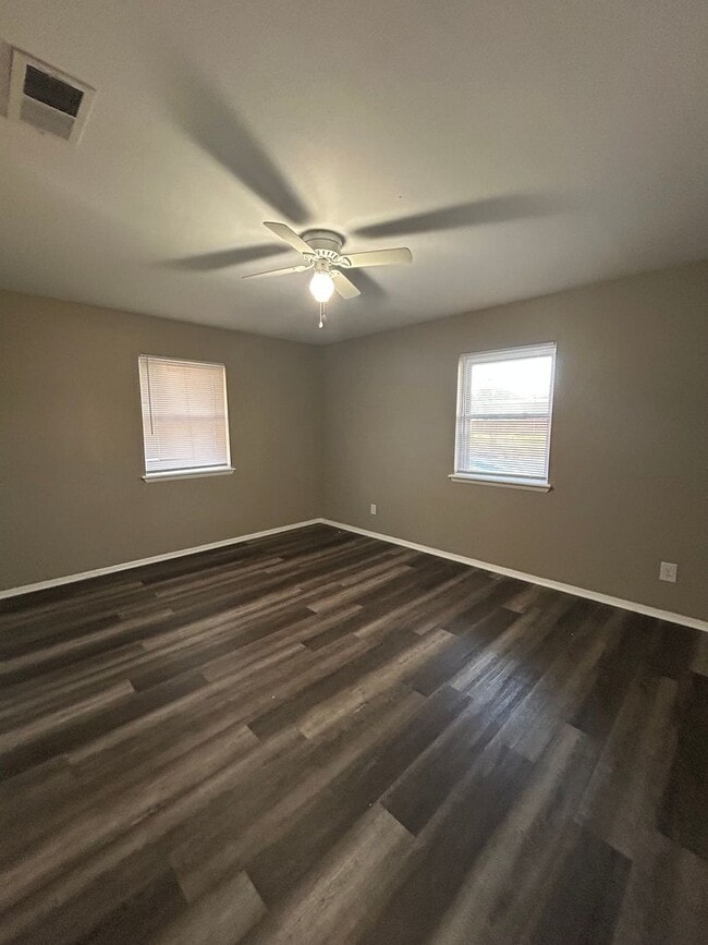 Building Photo - 3-Bedroom, 2-Bath Home in Prime Location!