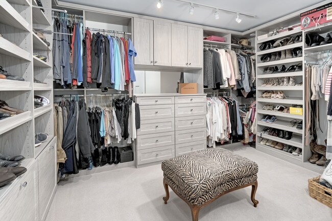 Building Photo - 755 Sheridan Rd