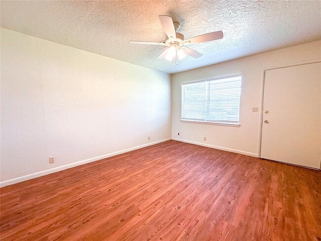 Building Photo - 833 Owl St