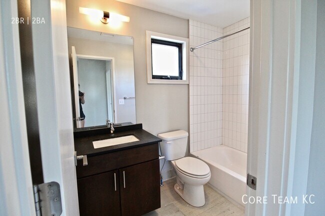 Building Photo - 3632 Gillham Rd