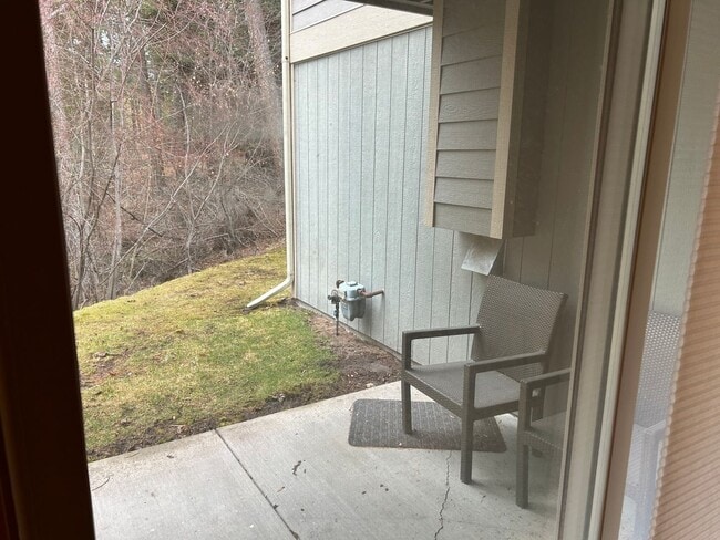 Building Photo - 3 bedroom home with deck views of the lake and mountains in Lakeside!