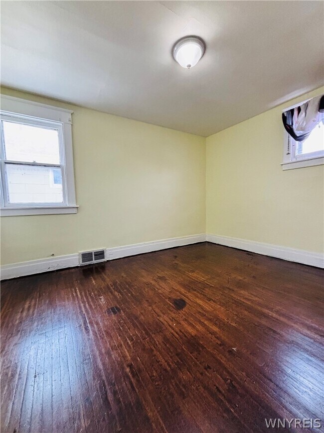 Building Photo - 297 Davidson Ave