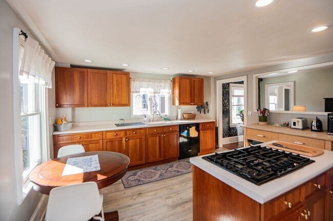 Building Photo - 57 Summer St