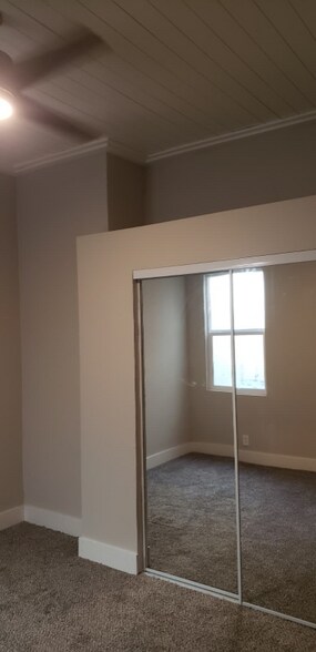 Building Photo - 105 E 5th St