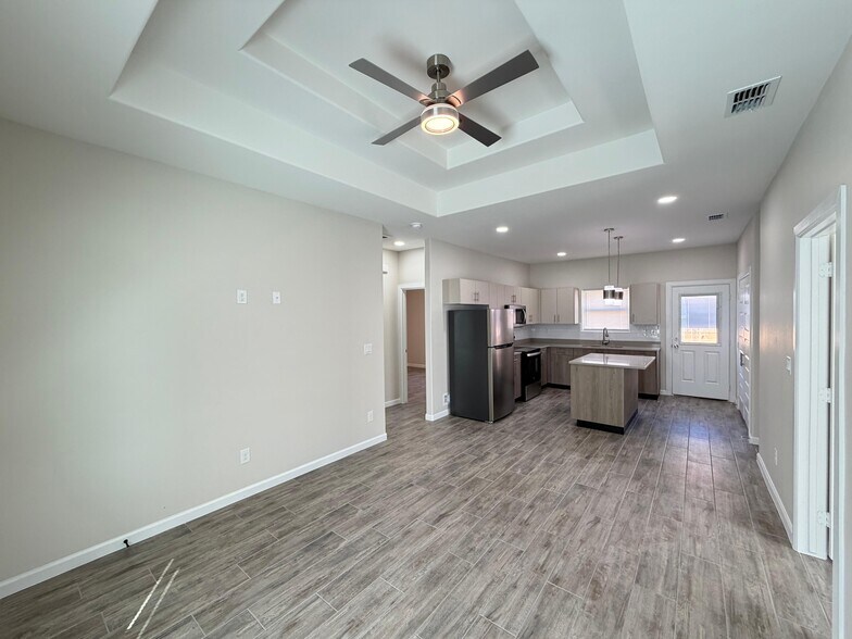 Building Photo - 3900 Ventura Ave