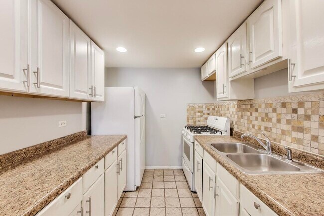 Building Photo - 4553 S Ellis Ave