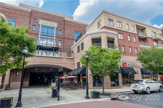 Building Photo - Gorgeous 1 bedroom, 1 bathroom condo in Mo...