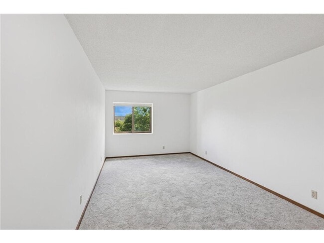 Building Photo - AVAILABLE NOW - Gorgeous 2 BR, 2 BA Condo,...