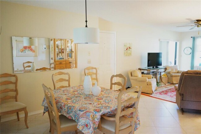 Building Photo - 2102 Hereford Dr