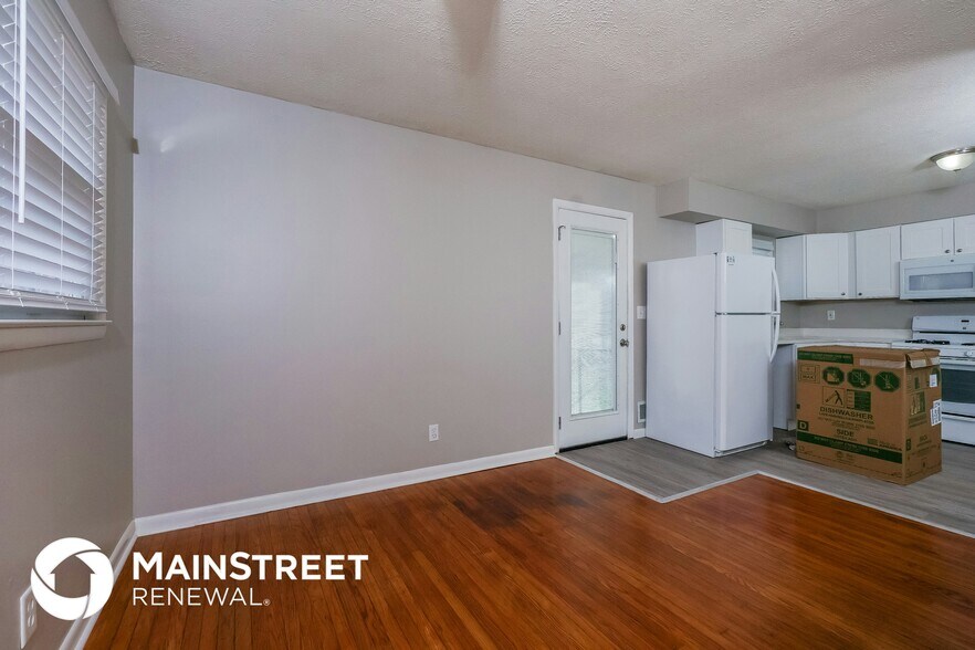 Building Photo - 8808 Fernview Dr