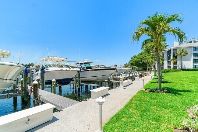 Primary Photo - 342 Bay Colony Dr N