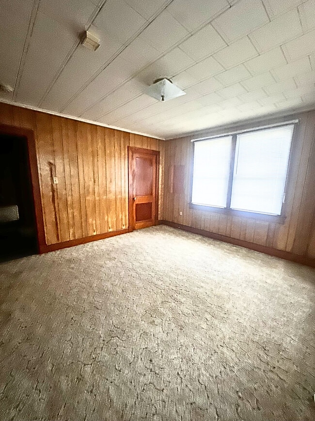 Building Photo - 505 E Coleman Ave