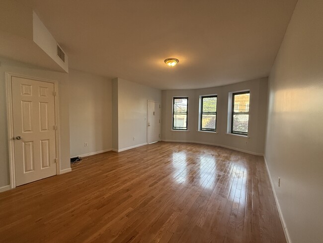 Building Photo - 34-28-12 12th St