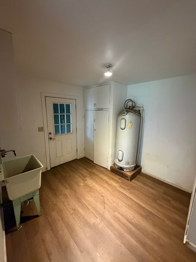 Building Photo - Home with a View!