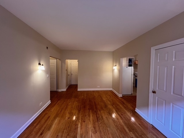 Building Photo - 1347 1/2 W Touhy Ave