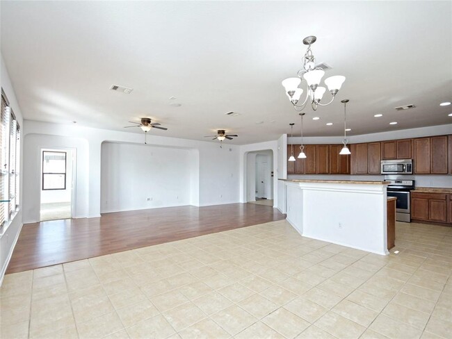 Building Photo - 501 Willow Walk Dr
