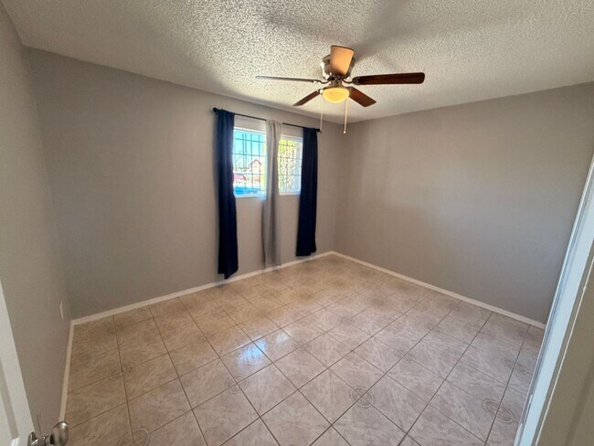 Building Photo - Single Story *NO* Carpet + *NO* HOA Avondale Home For Rent!