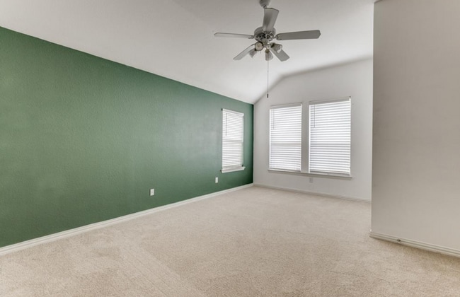 Building Photo - 204 Parakeet Dr