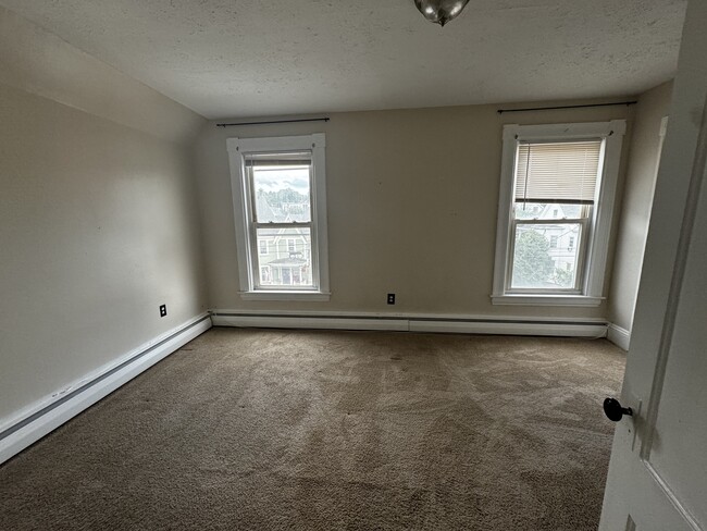 1st bedroom - 390 Pearl St