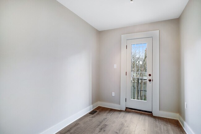 Building Photo - 1526 2nd St SW