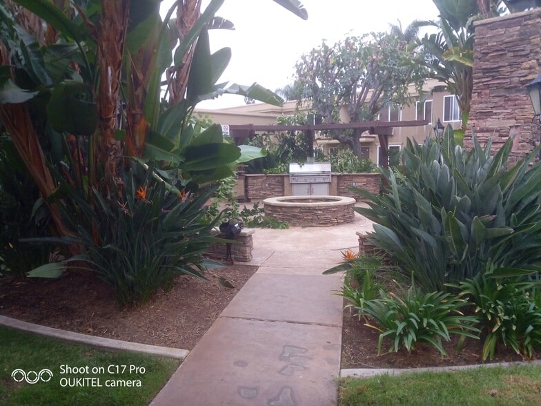 Building Photo - 792 Avocado Ave