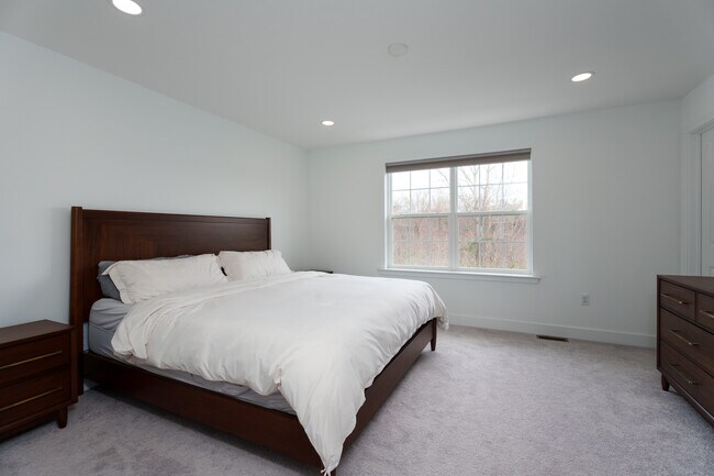 Building Photo - 1907 Swales Ct