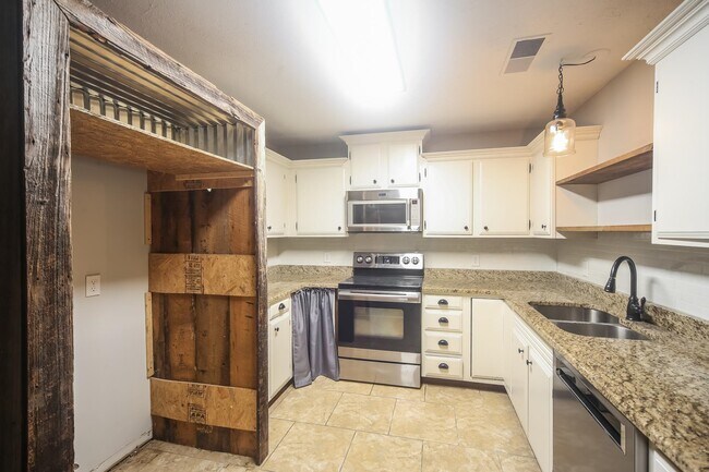 Building Photo - 4377 Wildwood Rd