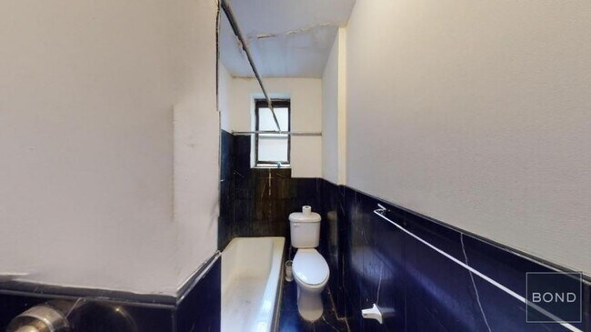 Building Photo - 3 bedroom in Manhattan NY 10003