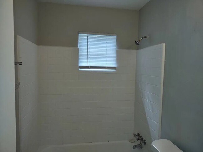 Building Photo - 1327 Ridgeview Rd