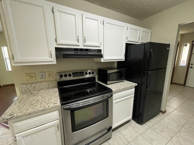 Building Photo - 14171 Drakes Point Dr