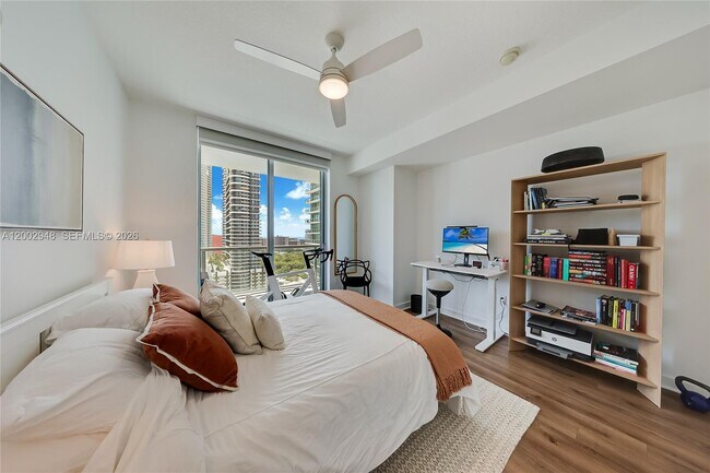 Building Photo - 1111 SW 1st Ave