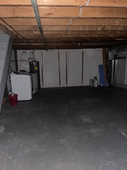 Building Photo - 22 Fitzwatertown Rd