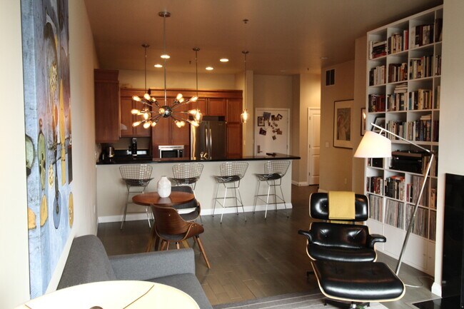 Building Photo - 350 S 200 E