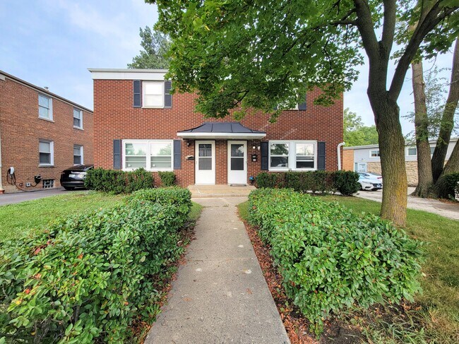 Building Photo - 609 Waukegan Rd
