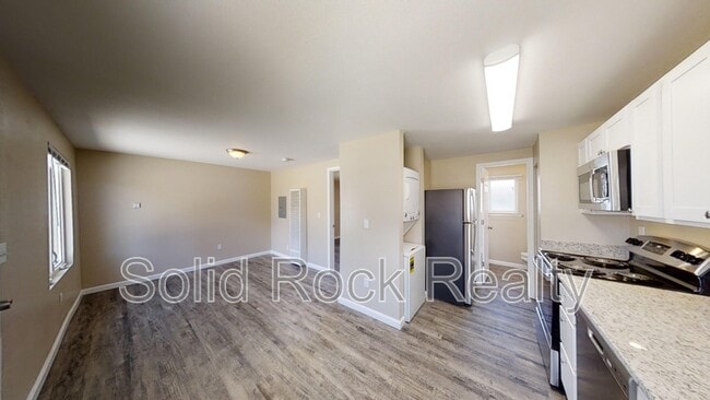 Building Photo - 2409 E St Vrain St