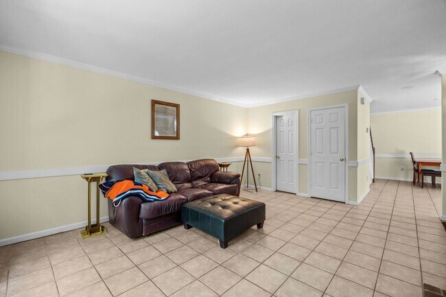 Building Photo - Beautiful Condo-Style Living in Virginia Beach