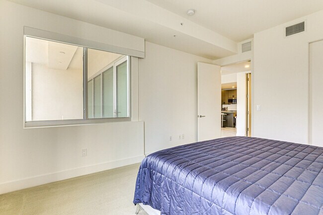 Building Photo - 332 Cocoanut Ave