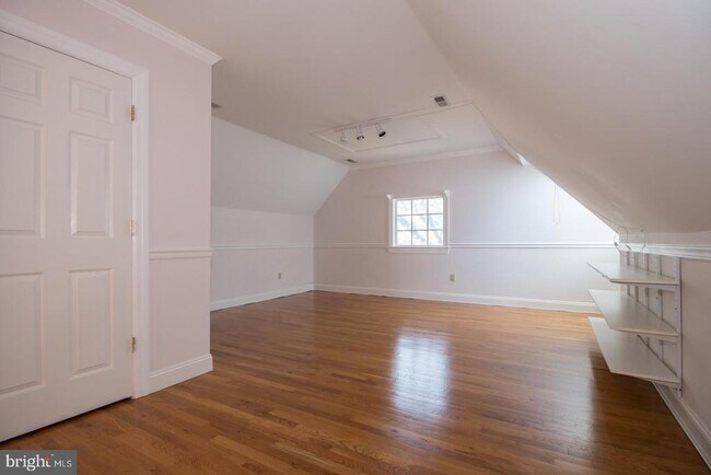 Building Photo - 42 Governors Ln