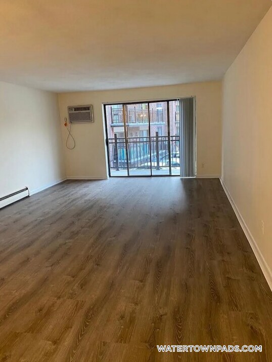 Building Photo - 24 Whites Ave