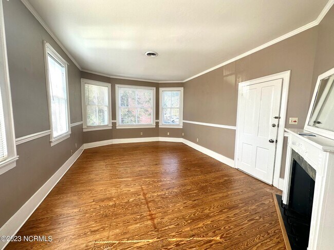 Building Photo - 416 Craven St