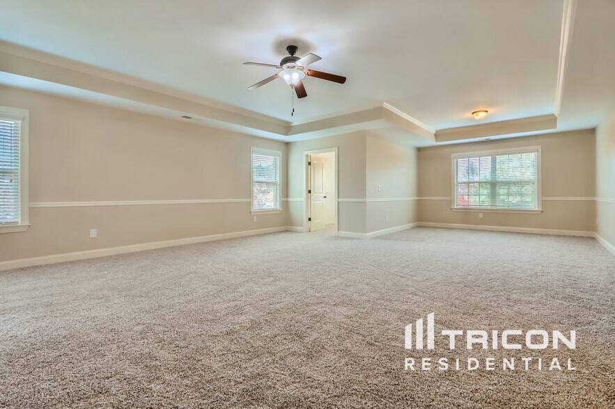 Building Photo - 216 Fannin Ln