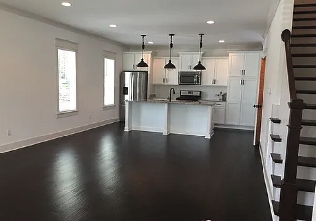 Building Photo - 2 bed/2.5 bath in the Nations!