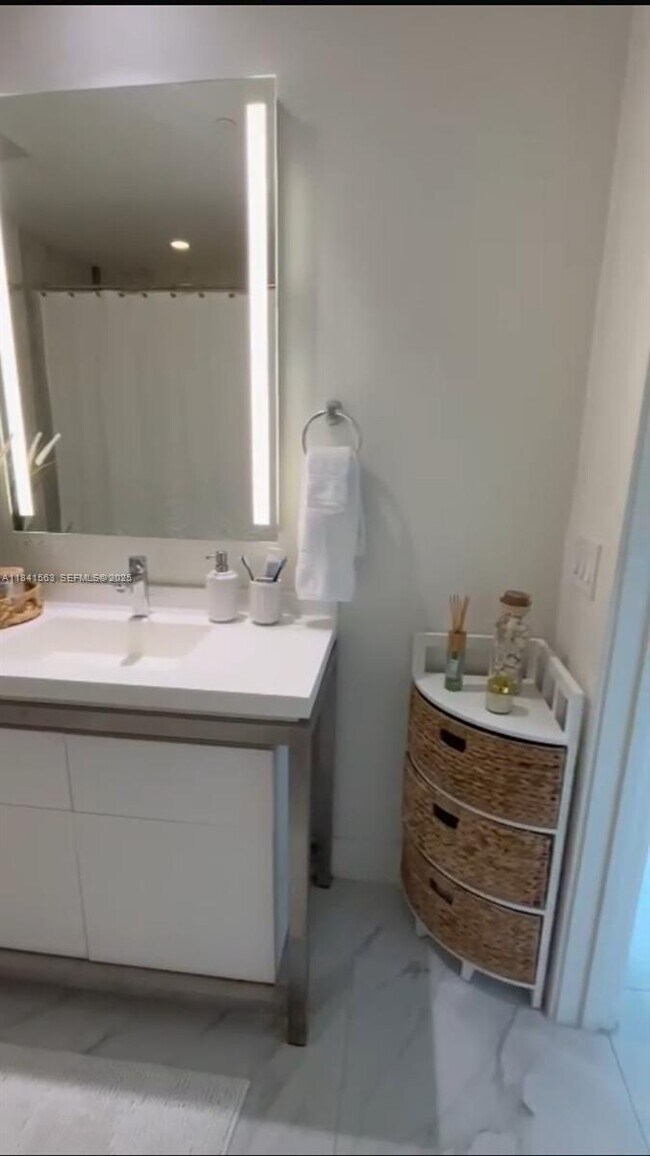 Building Photo - 2000 Metropica Wy