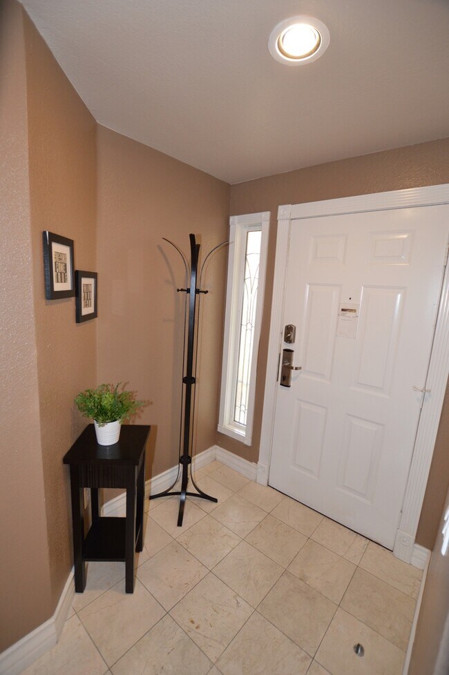 Building Photo - Meridian FURNISHED 2 BDR /2 BATH Luxury Condo - RESORT STYLE LIVING, 1-1/2 Blocks From The Heart ...