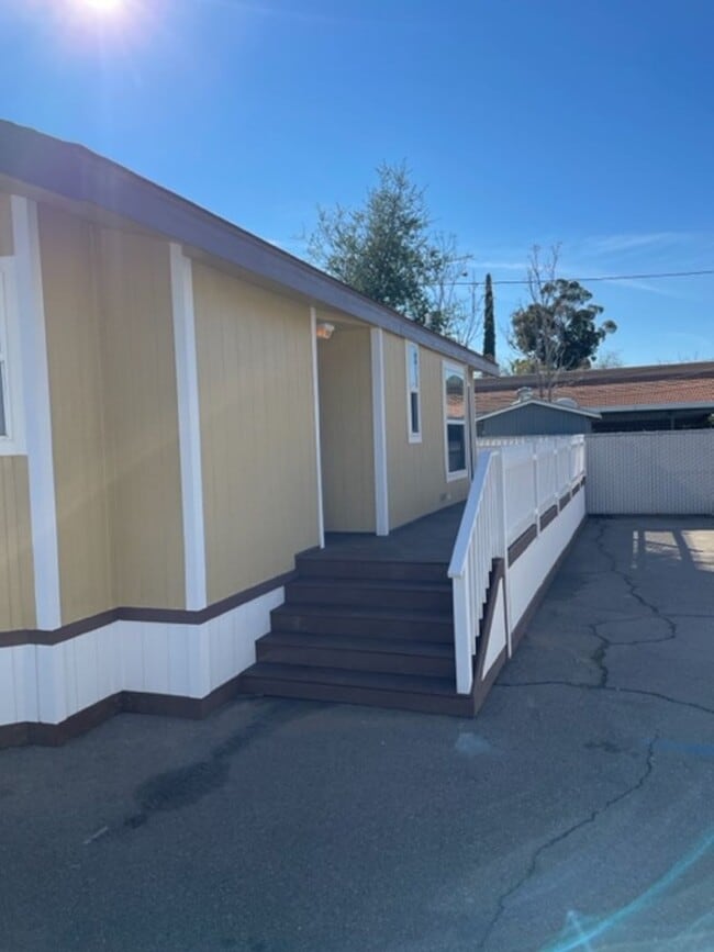 Building Photo - 1BR/1BA Tiny Home in Ramona Town Center