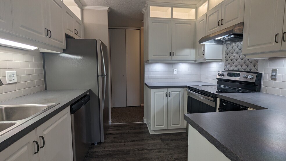 Building Photo - 2525 Main St